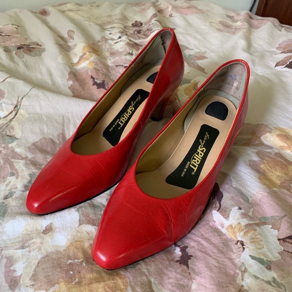 MOVED〰️ Vintage Cherry Red Heels - Picture 4 of 8